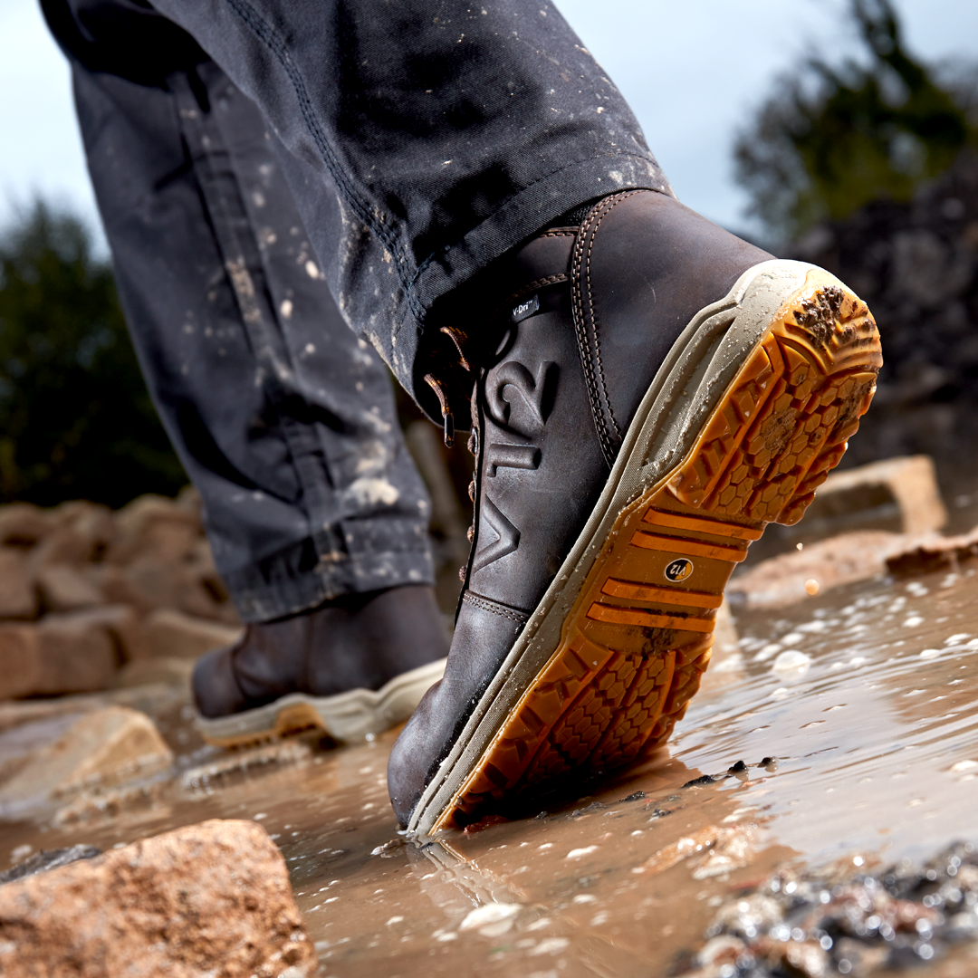 Cat top scaffold boots